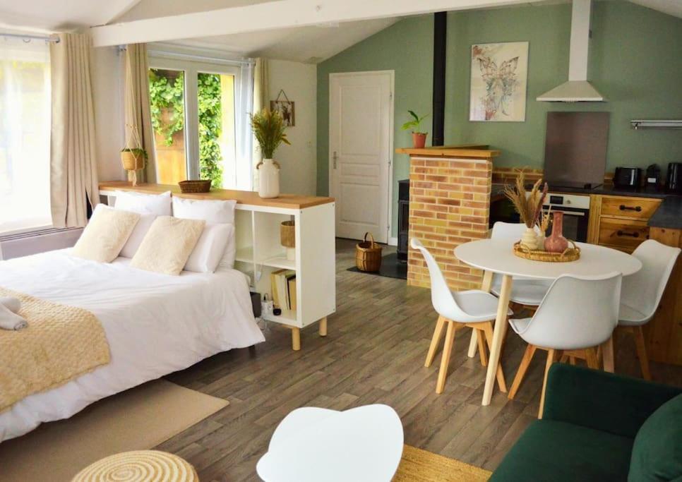 בינון Chalet Cosy Au Coeur De La Foret De Broceliande מראה חיצוני תמונה