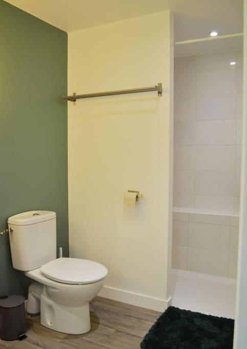 בינון Chalet Cosy Au Coeur De La Foret De Broceliande מראה חיצוני תמונה